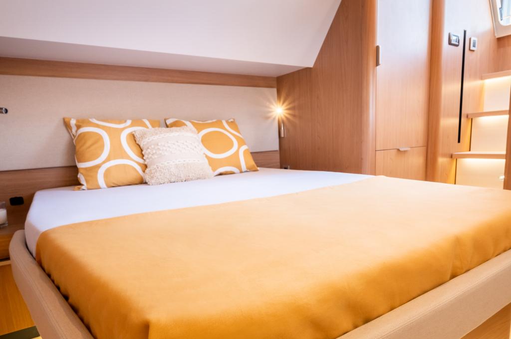 Catalog photo (may differ)