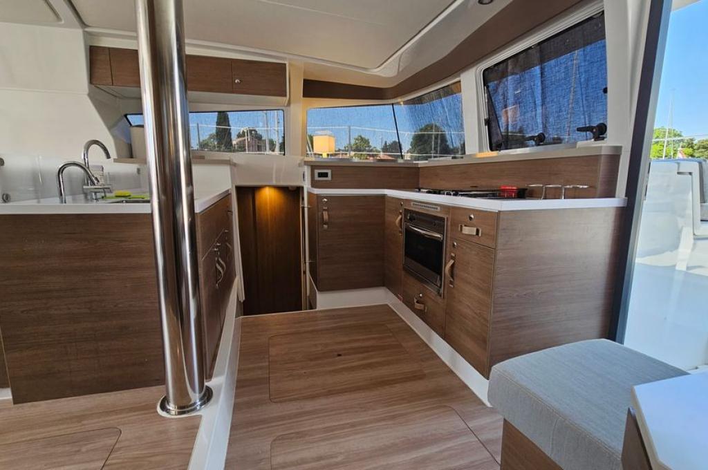 Catalog photo (may differ)