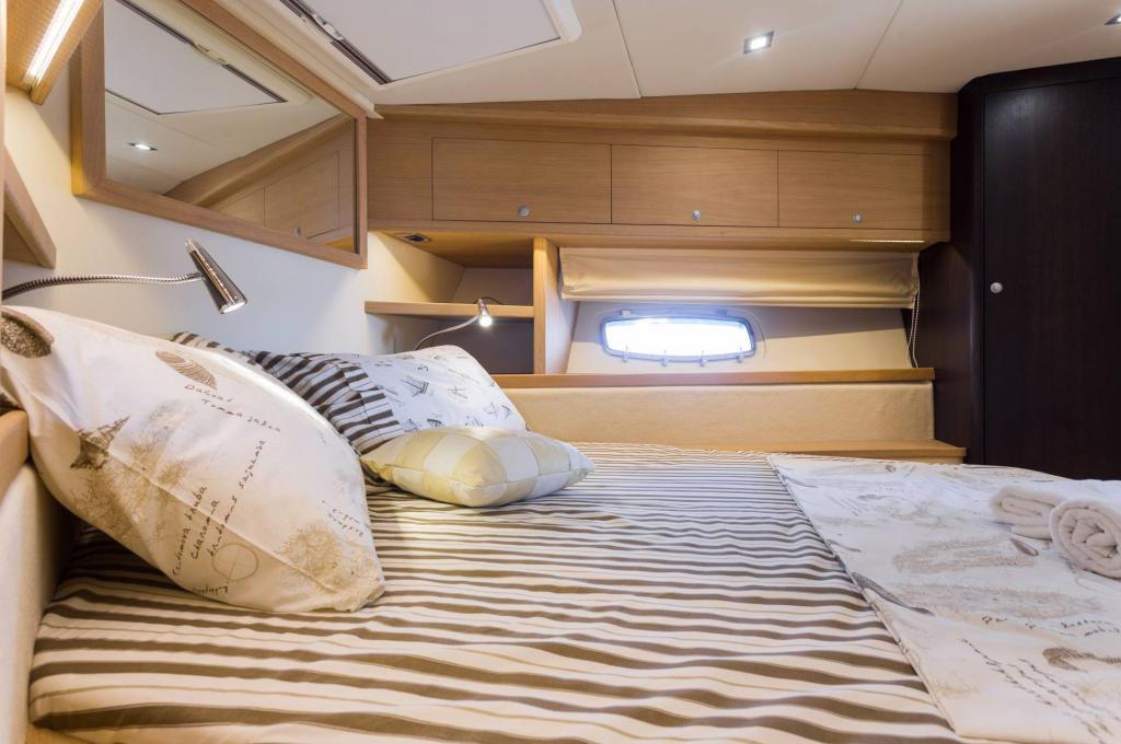 Catalog photo (may differ)