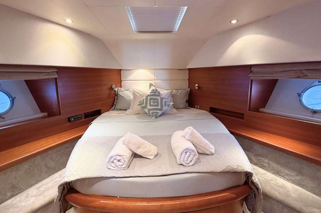 Catalog photo (may differ)