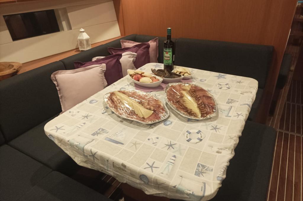 Catalog photo (may differ)