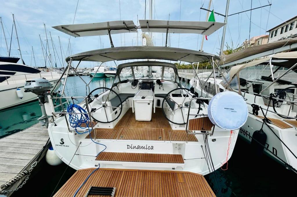 Catalog photo (may differ)