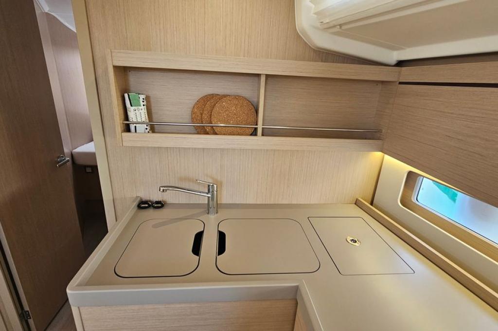 Catalog photo (may differ)