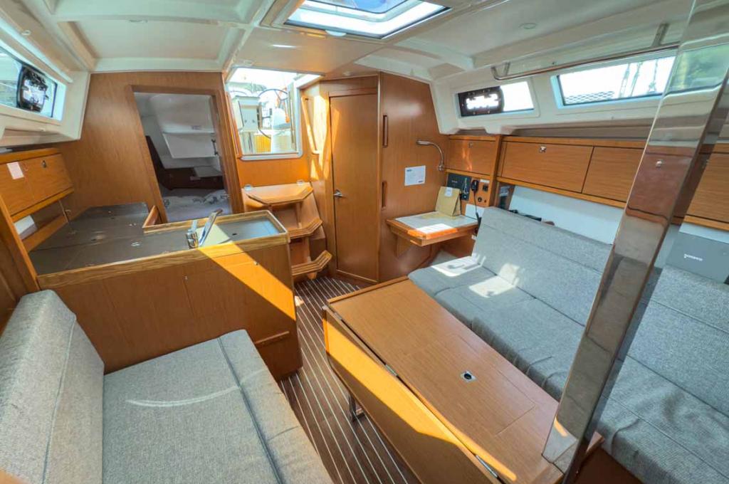 Catalog photo (may differ)