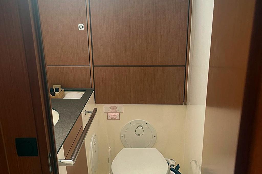 Catalog photo (may differ)