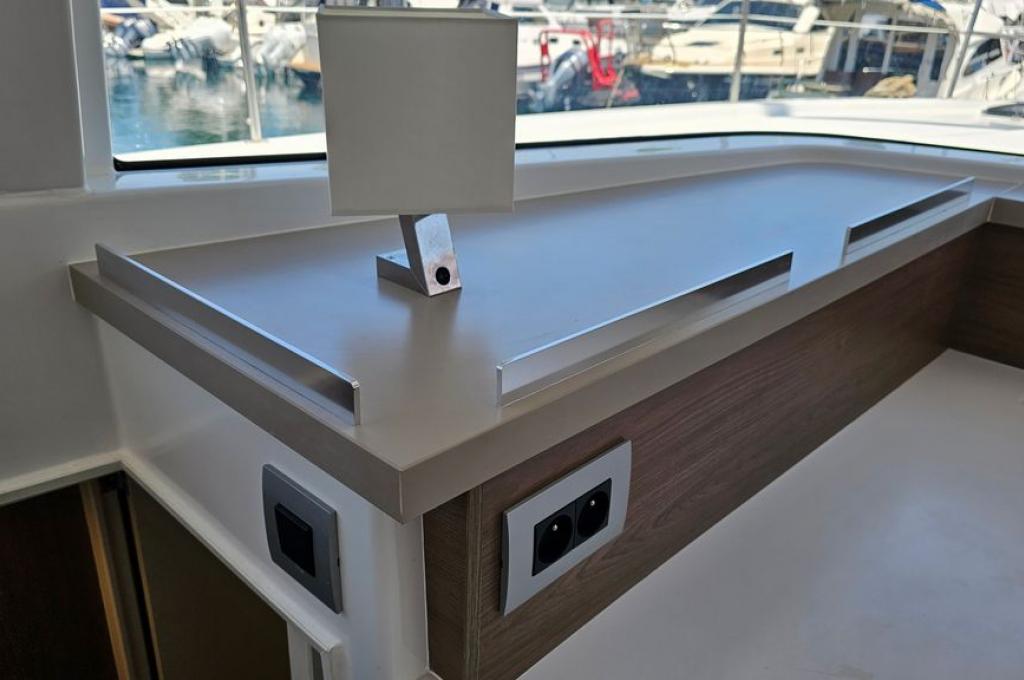 Catalog photo (may differ)