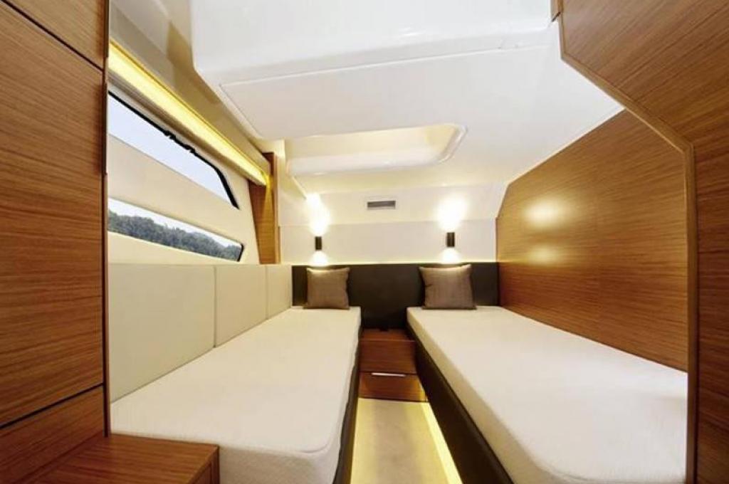 Catalog photo (may differ)