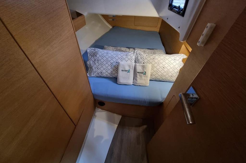 Catalog photo (may differ)