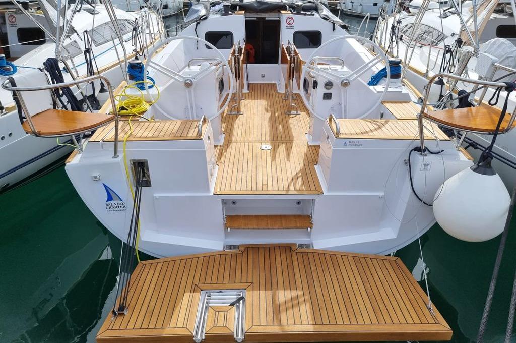 Catalog photo (may differ)