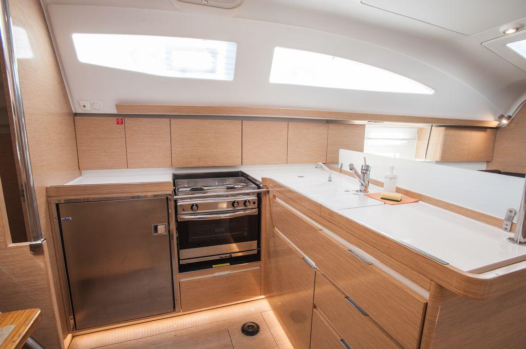 Catalog photo (may differ)