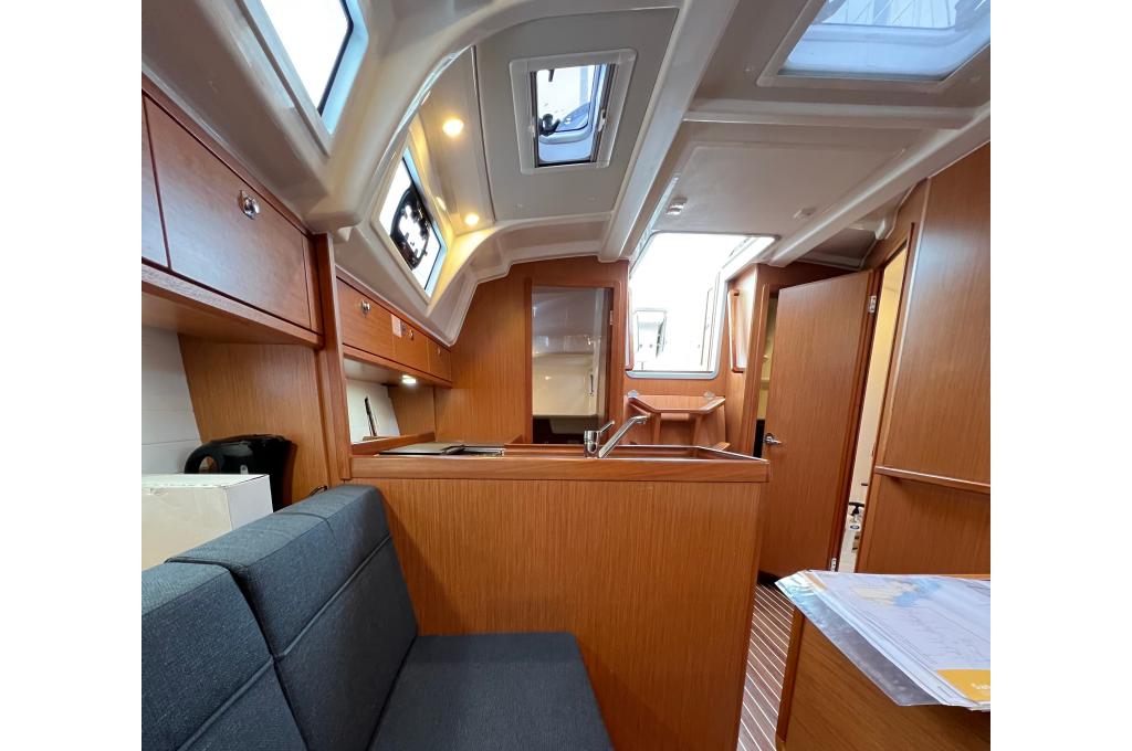 Catalog photo (may differ)