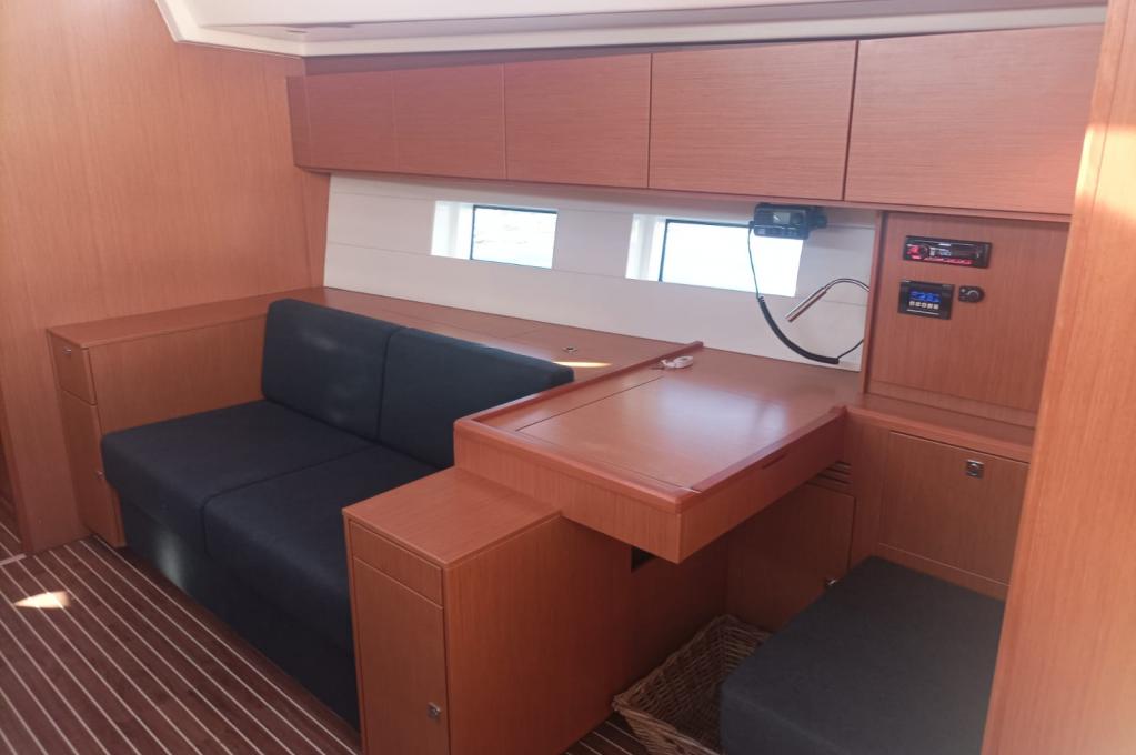 Catalog photo (may differ)