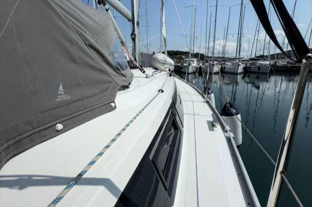 Catalog photo (may differ)