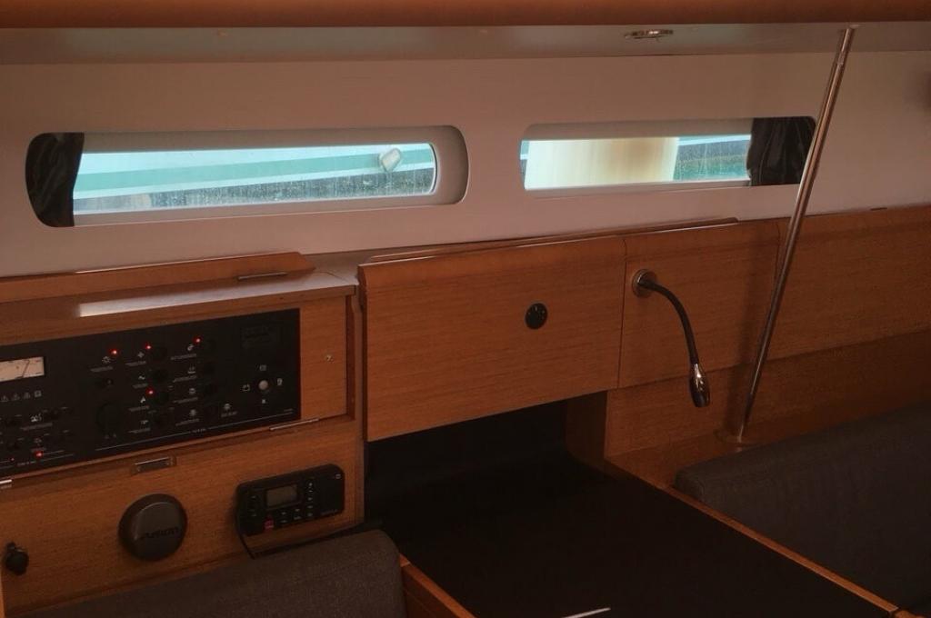 Catalog photo (may differ)