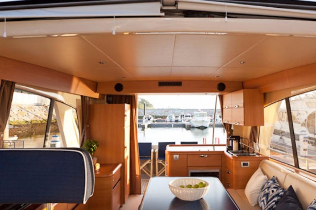 Catalog photo (may differ)