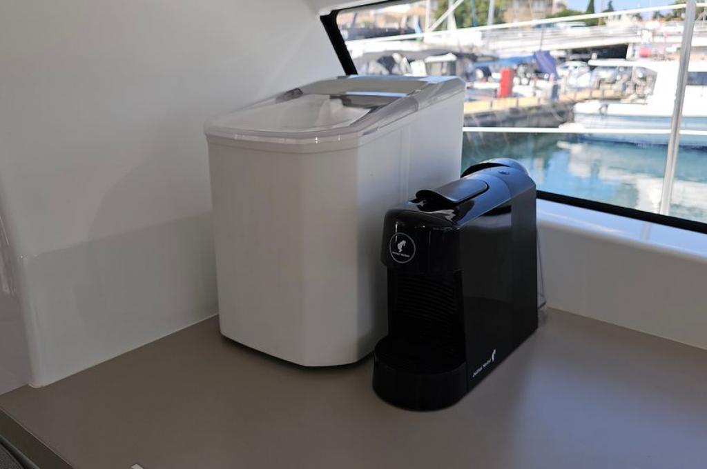 Catalog photo (may differ)