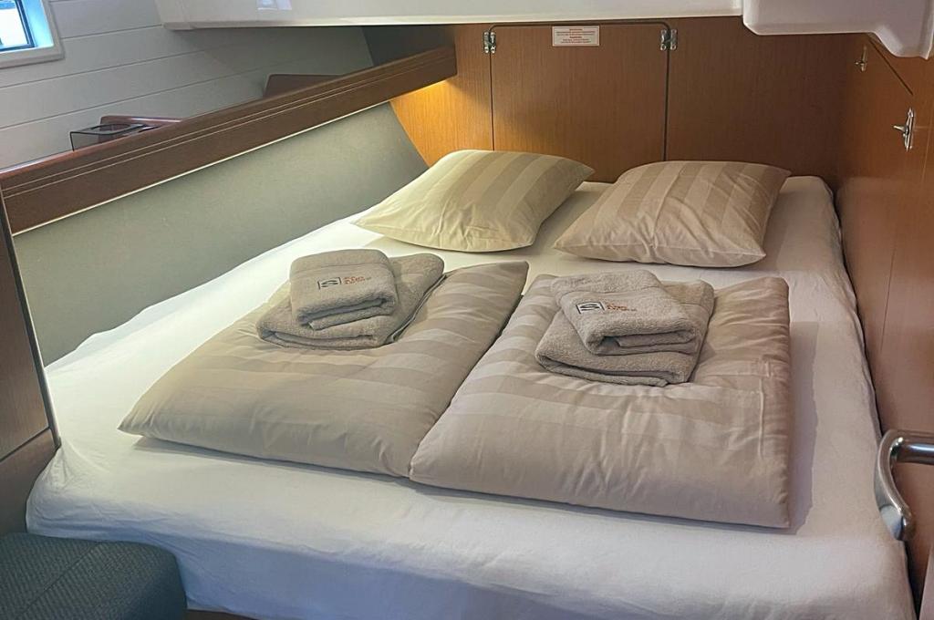 Catalog photo (may differ)