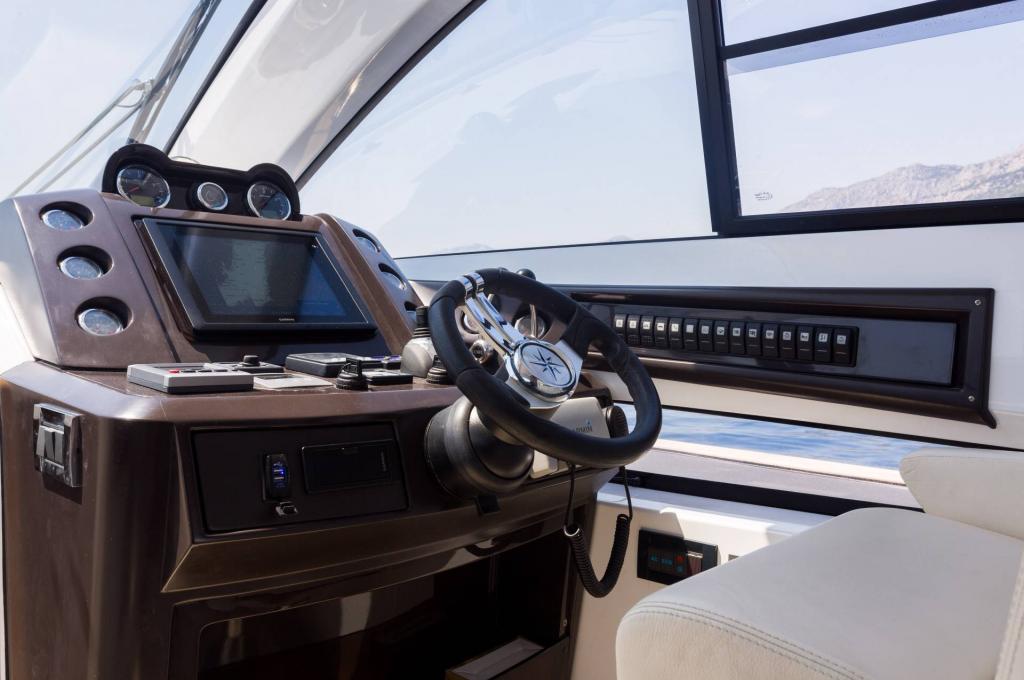 Catalog photo (may differ)