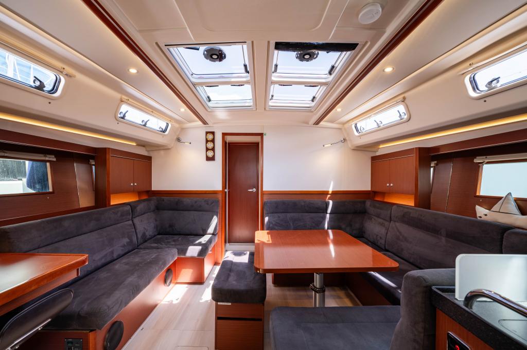 Catalog photo (may differ)