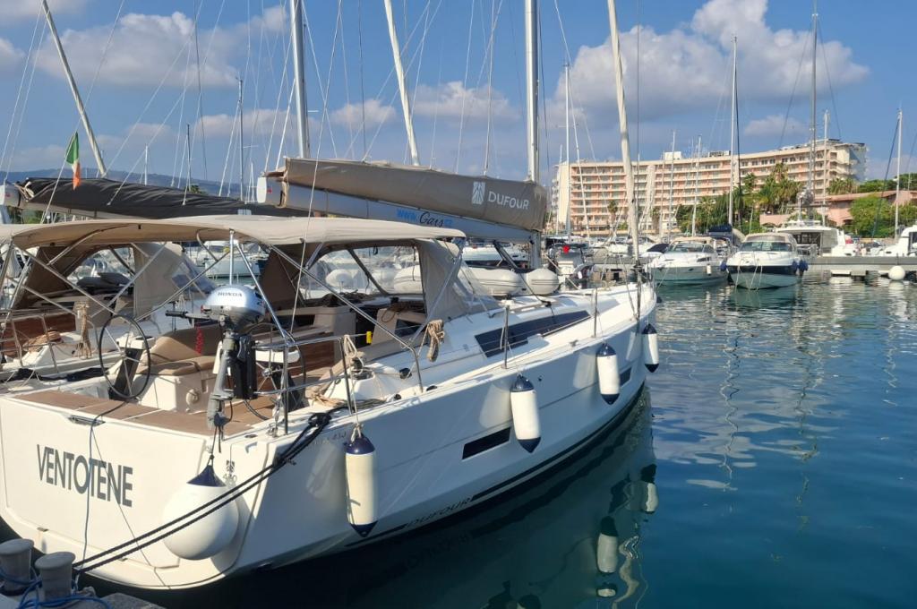 Catalog photo (may differ)