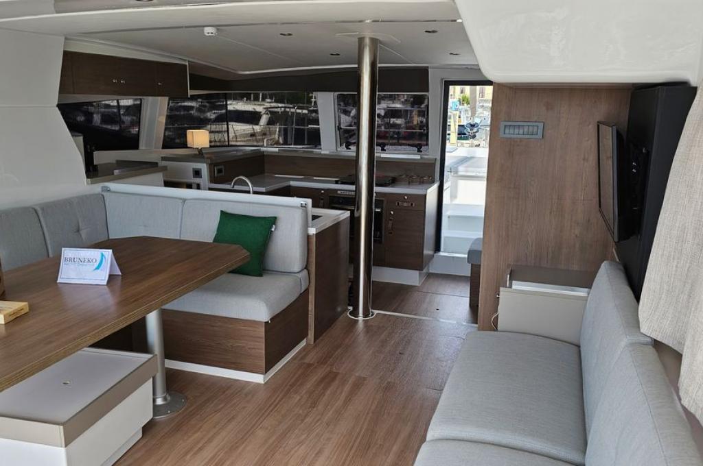 Catalog photo (may differ)