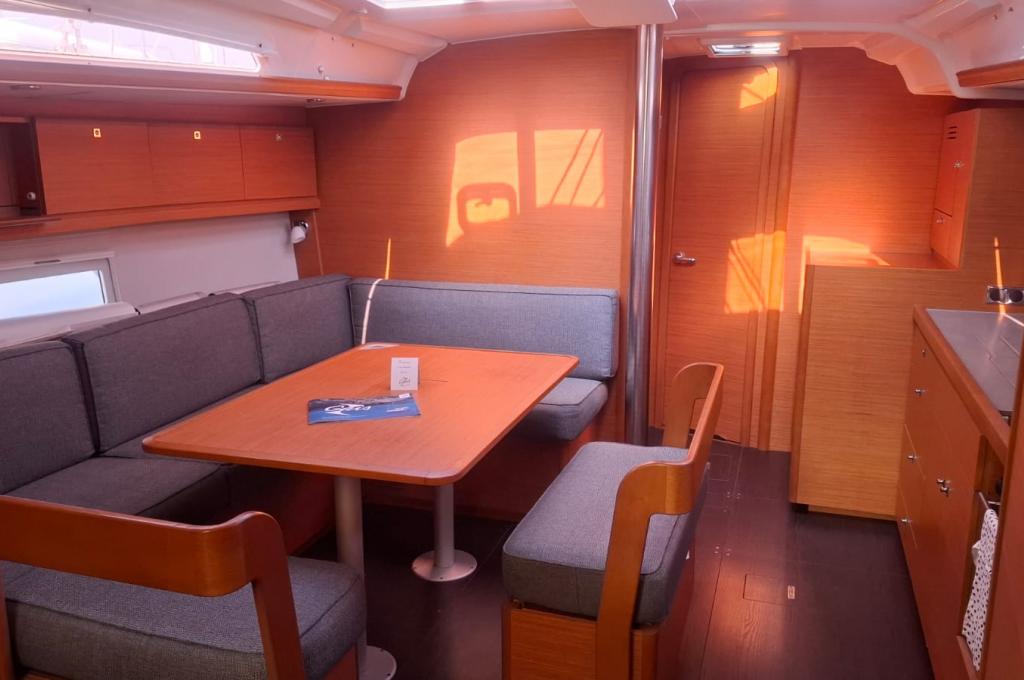 Catalog photo (may differ)