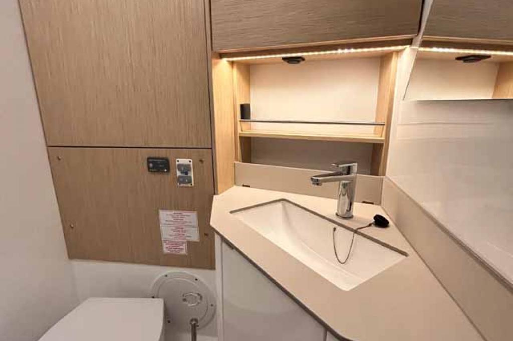 Catalog photo (may differ)