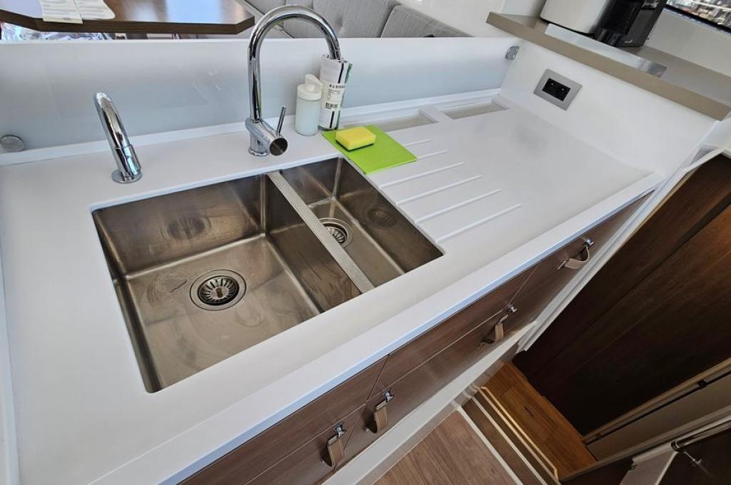 Catalog photo (may differ)