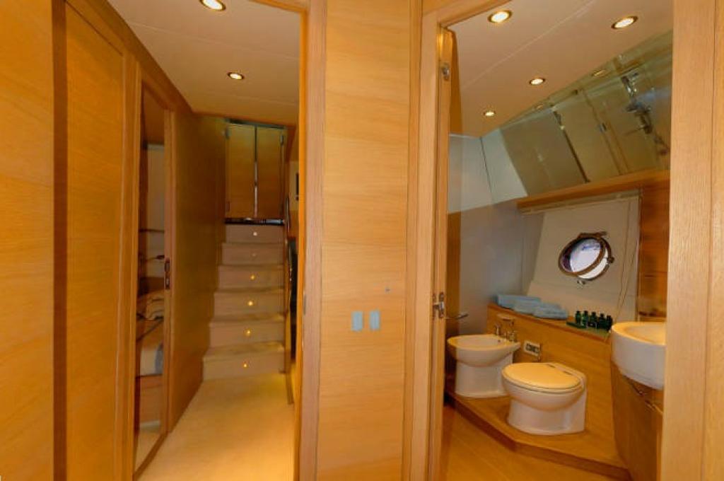 Catalog photo (may differ)