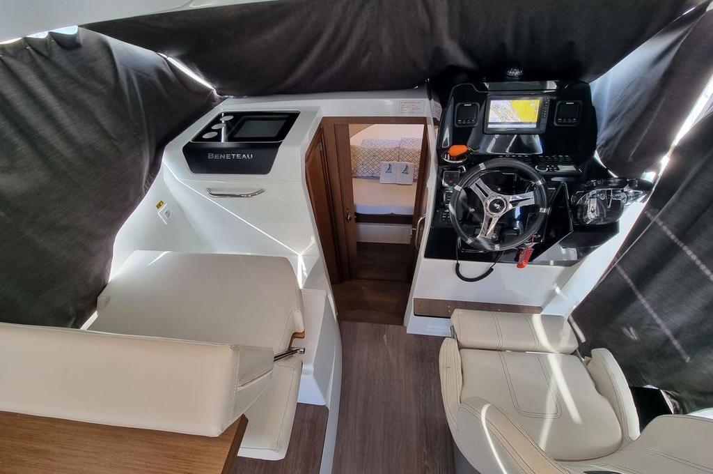 Catalog photo (may differ)