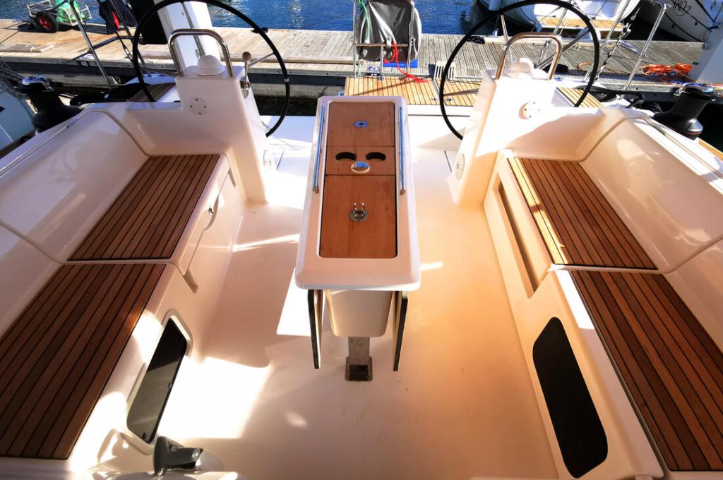 Catalog photo (may differ)