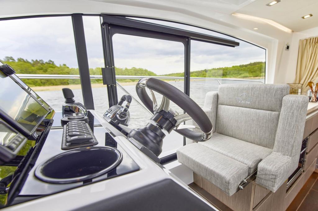 Catalog photo (may differ)