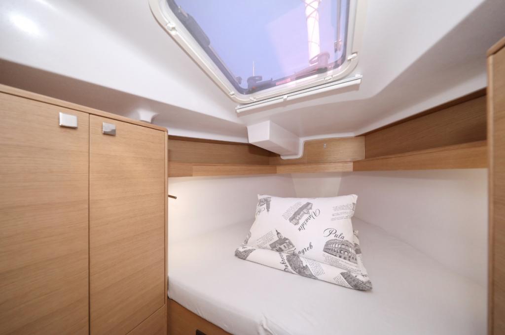 Catalog photo (may differ)