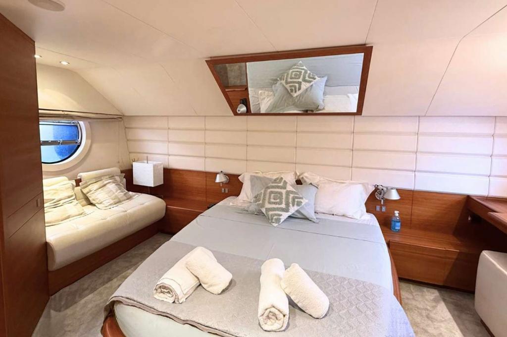 Catalog photo (may differ)