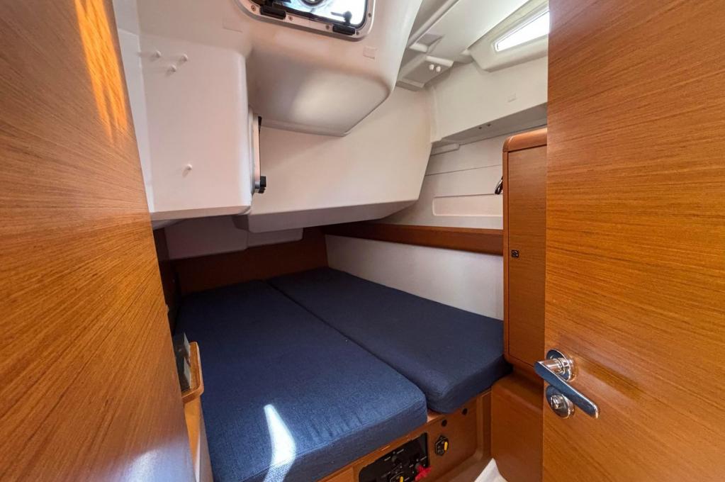 Catalog photo (may differ)