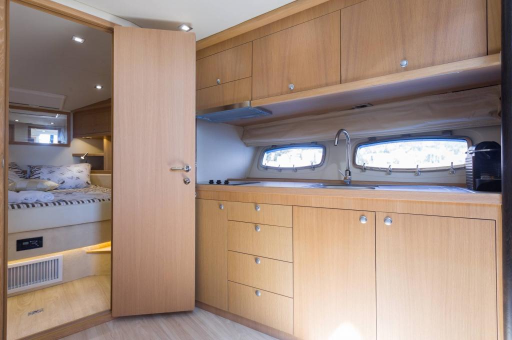 Catalog photo (may differ)