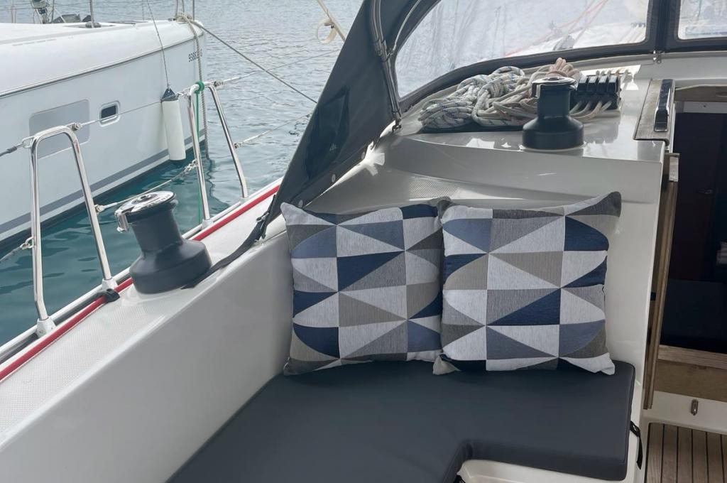 Catalog photo (may differ)