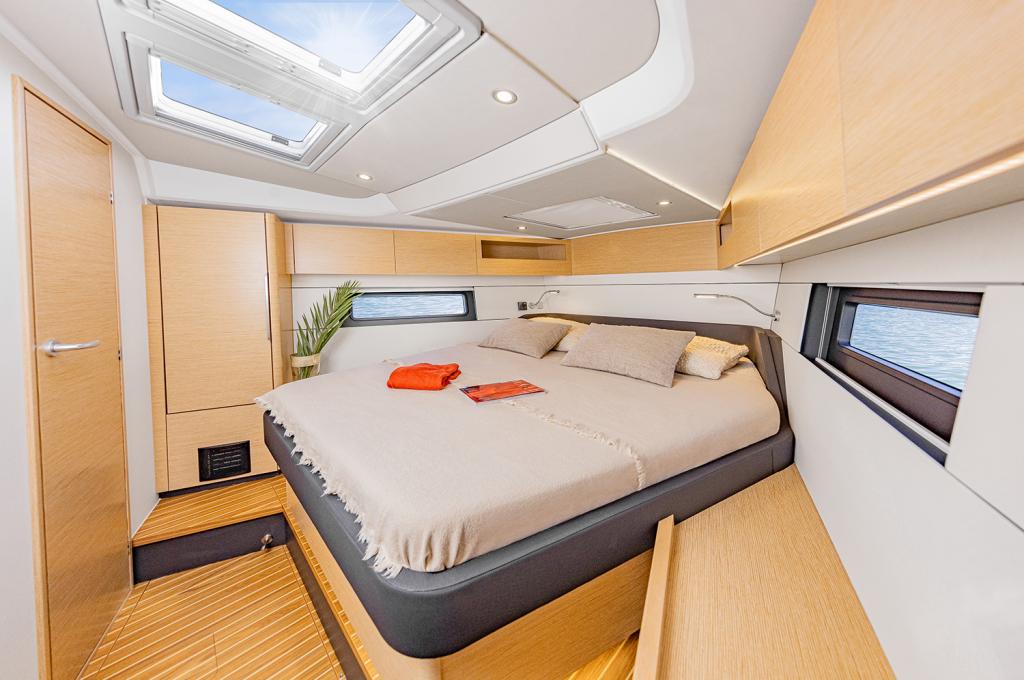 Catalog photo (may differ)