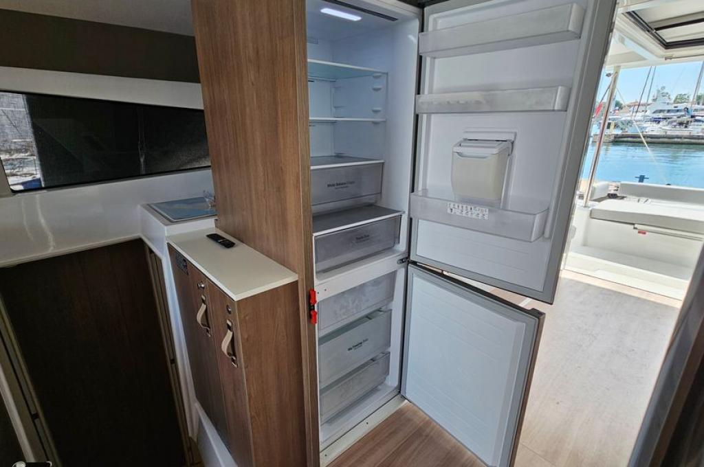 Catalog photo (may differ)