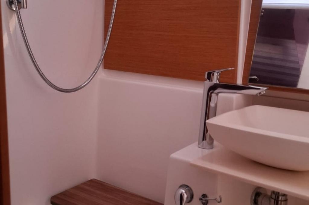 Catalog photo (may differ)