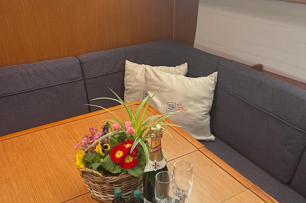 Catalog photo (may differ)