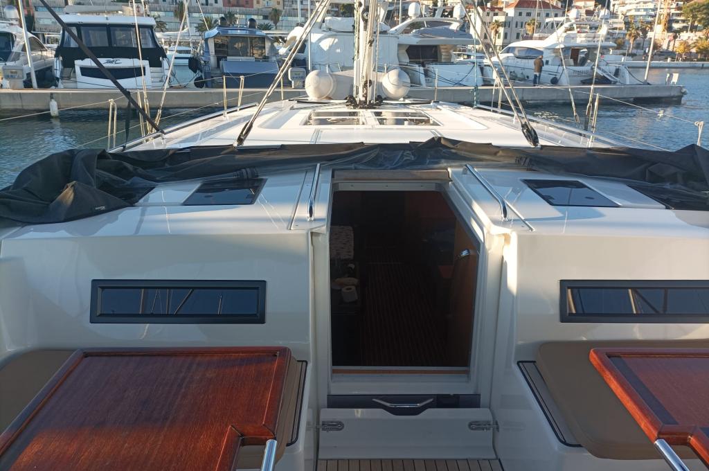 Catalog photo (may differ)