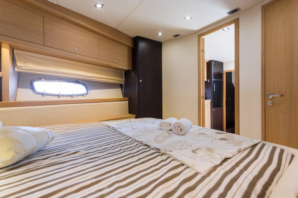 Catalog photo (may differ)