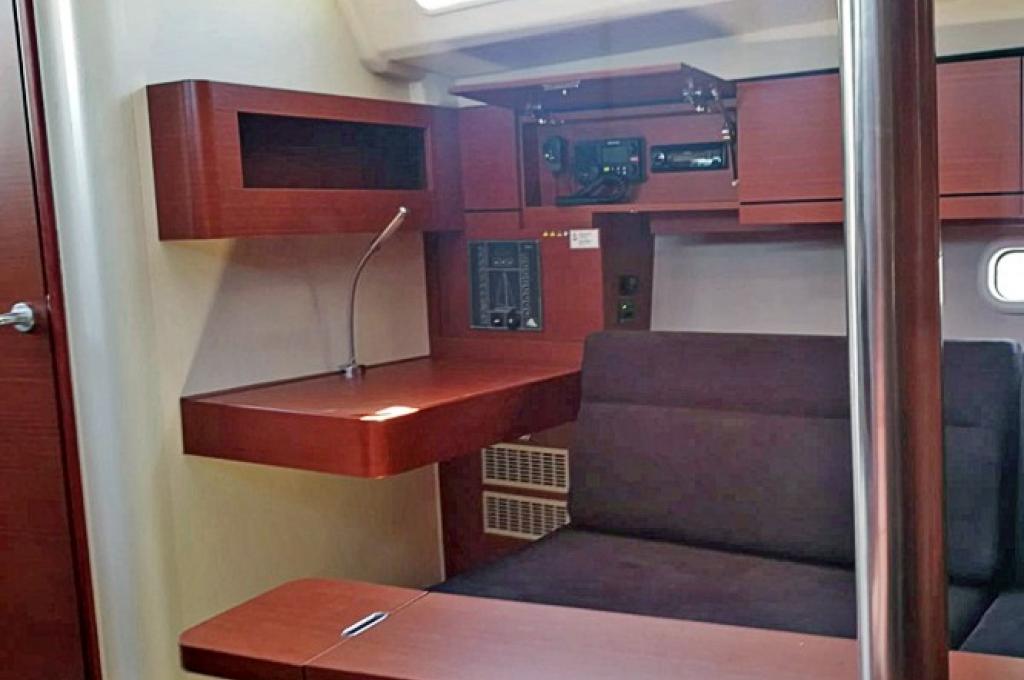 Catalog photo (may differ)