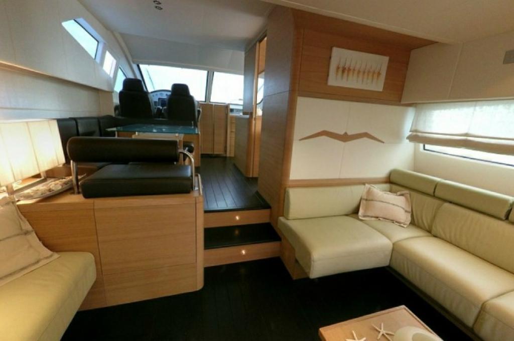 Catalog photo (may differ)