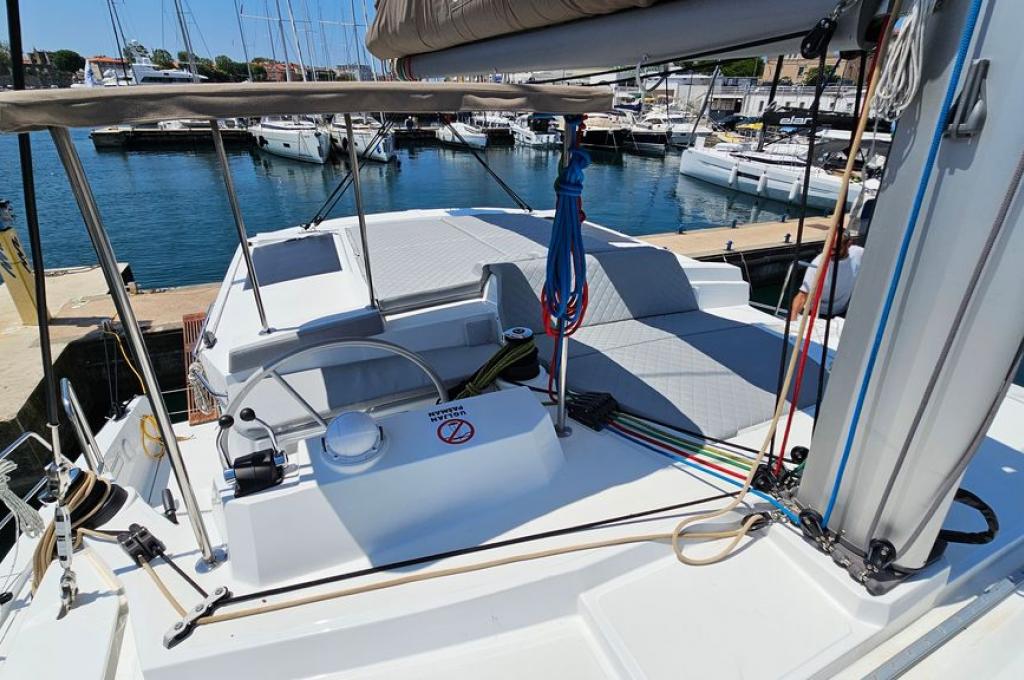 Catalog photo (may differ)