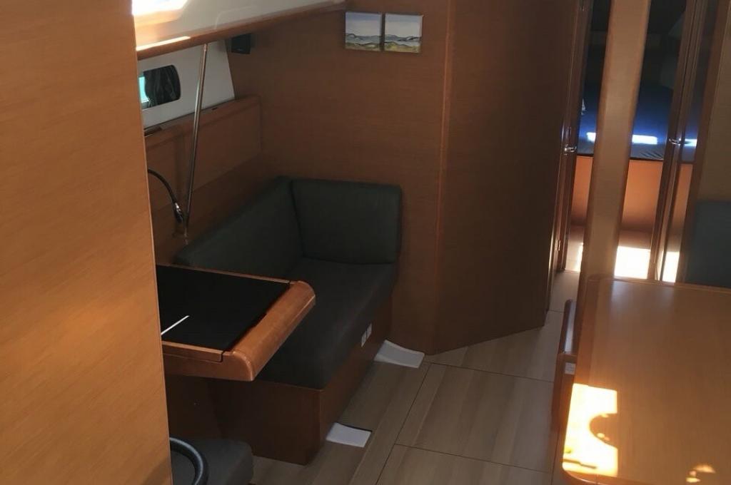 Catalog photo (may differ)