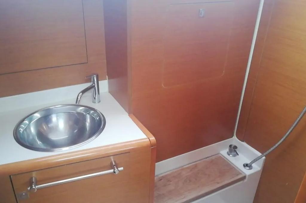 Catalog photo (may differ)