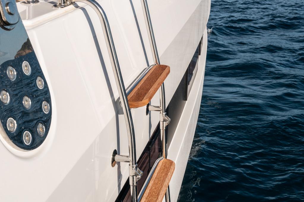 Catalog photo (may differ)