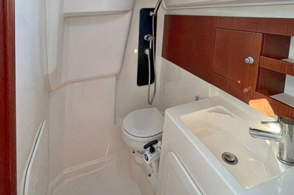 Catalog photo (may differ)